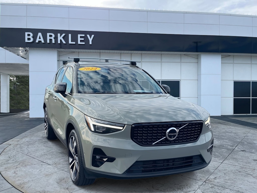 Used 2024 Volvo XC40 Ultimate Dark Theme SUV