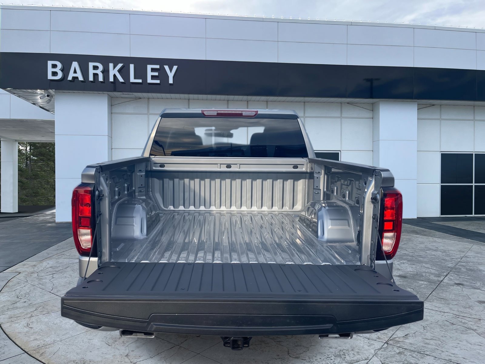 2026 GMC Sierra 1500 SLE's photo