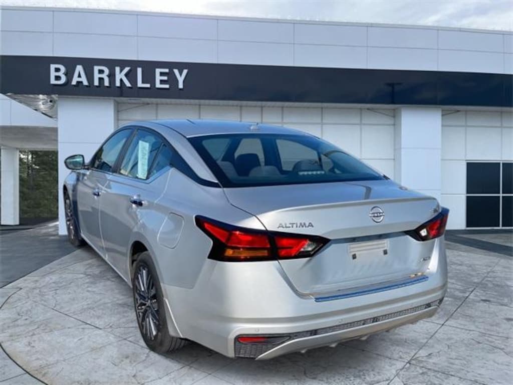 Used 2023 Nissan Altima 2.5 SV