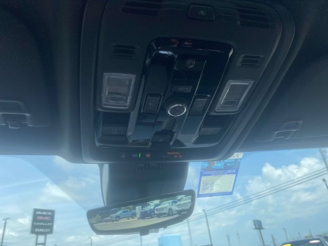 2026 GMC Yukon Denali - Photo 18