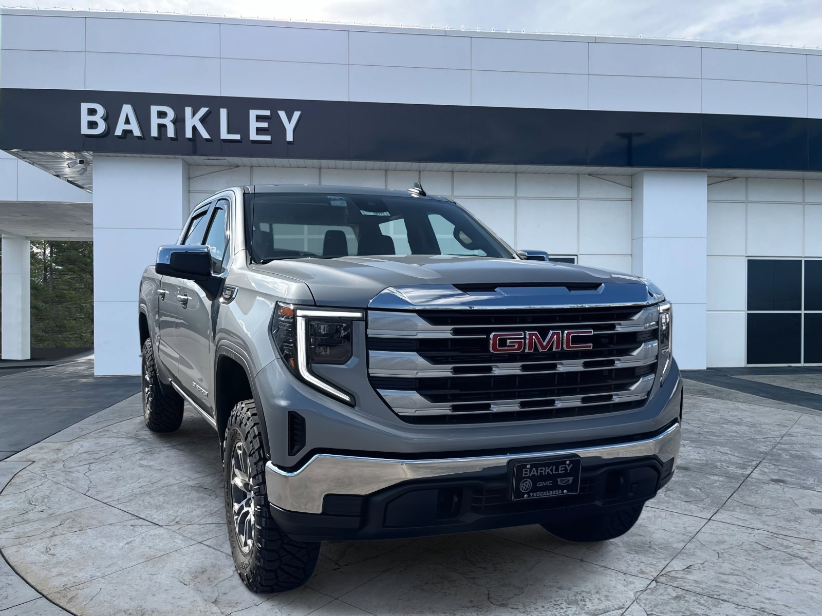 2026 GMC Sierra 1500 SLE's photo