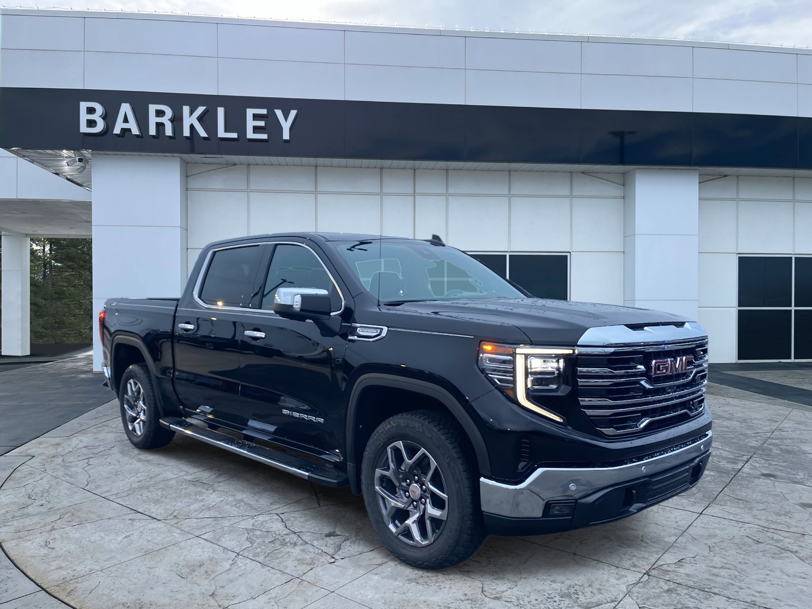 2026 GMC Sierra 1500 SLT's photo