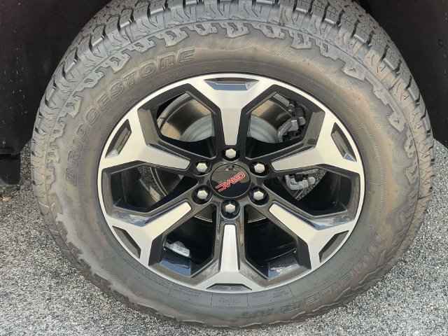 2026 GMC Yukon AT4 - Photo 9