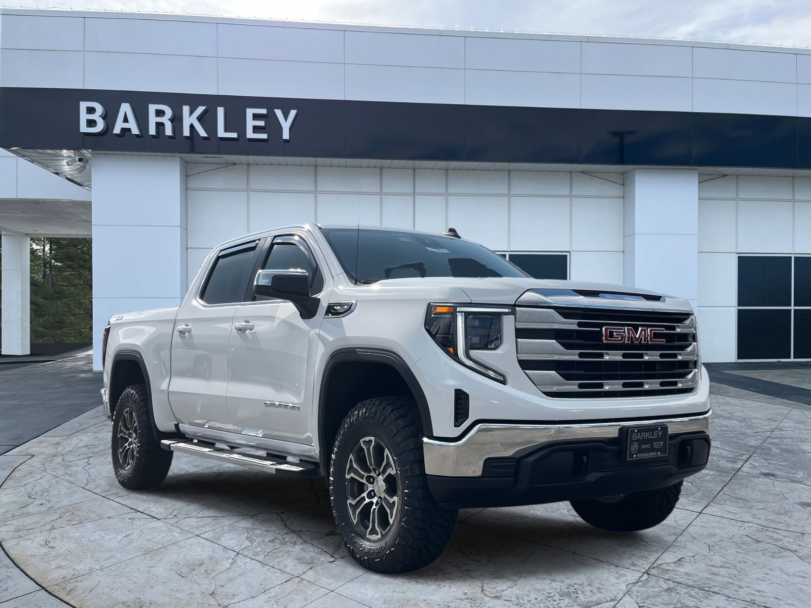 2026 GMC Sierra 1500 SLE's photo