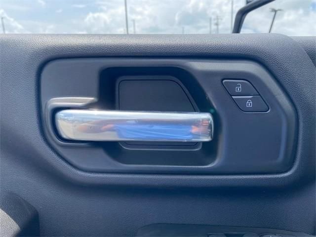 2025 GMC Sierra 2500HD Pro - Photo 13