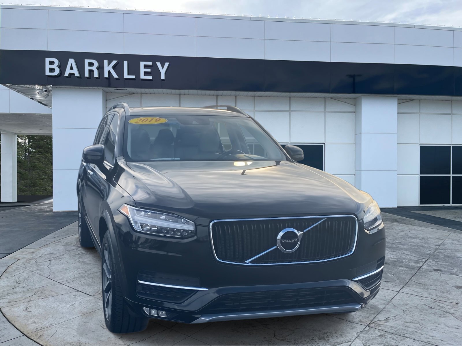 2019 Volvo XC90 Momentum's photo