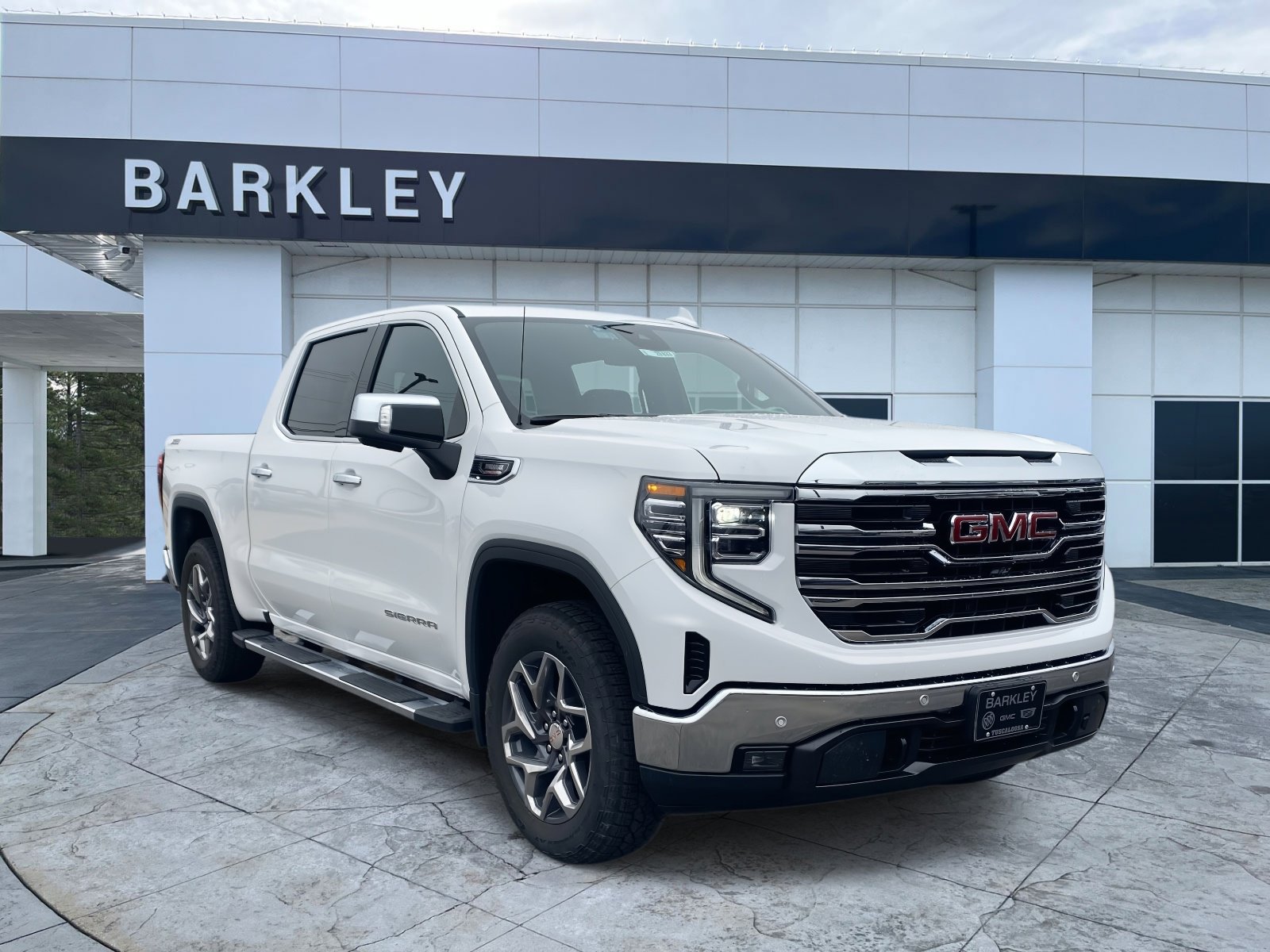 2026 GMC Sierra 1500 SLT's photo