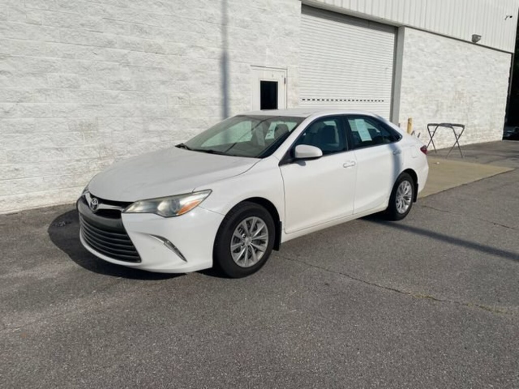 Used 2016 Toyota Camry XLE Sedan