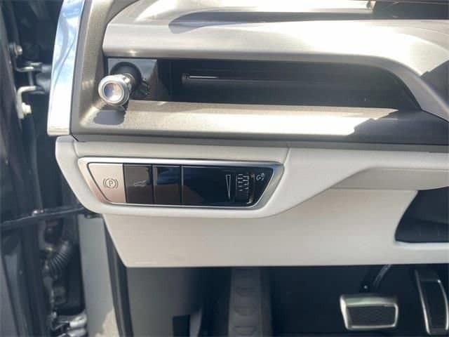 2026 Cadillac VISTIQ Sport - Photo 14