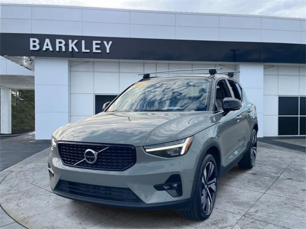 Used 2024 Volvo XC40 Ultimate Dark Theme
