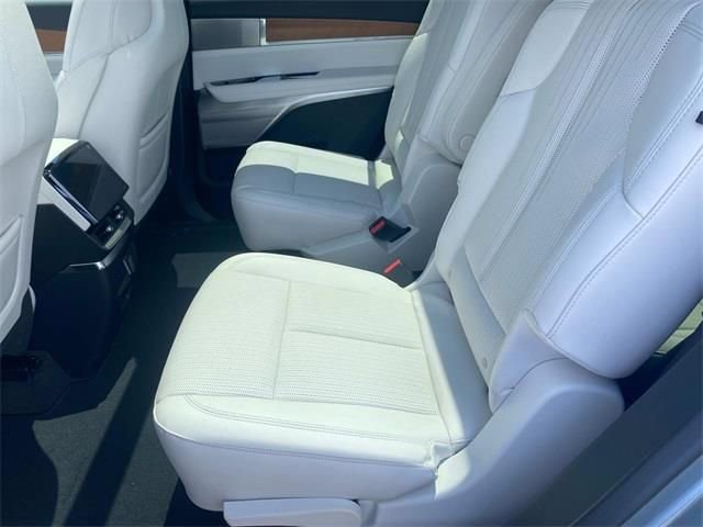 2026 Cadillac VISTIQ Sport - Photo 25