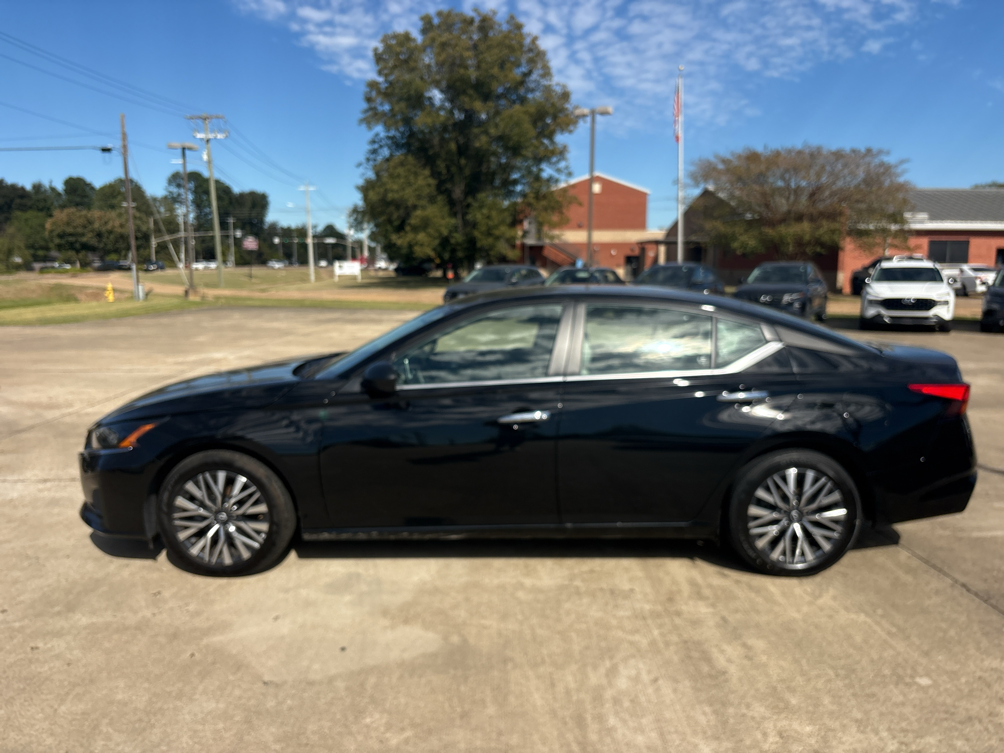 Used 2025 Nissan Altima SV Sedan