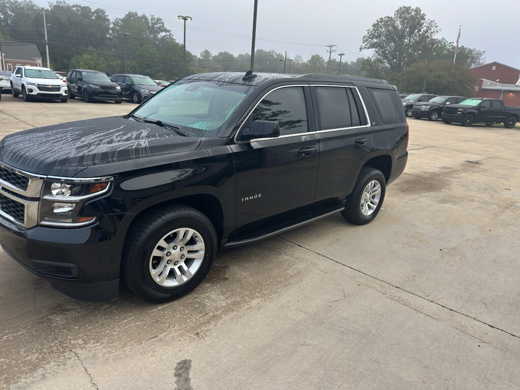 2019 Chevrolet Tahoe LT photo 2