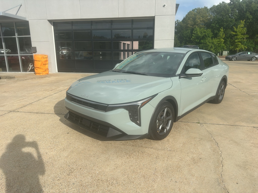 2025 Kia K4 LXS AT's photo