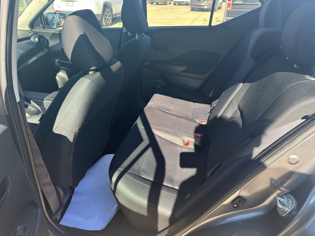 2023 Nissan Kicks S photo 4