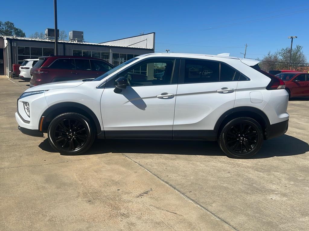 2023 Mitsubishi Eclipse Cross LE photo 2