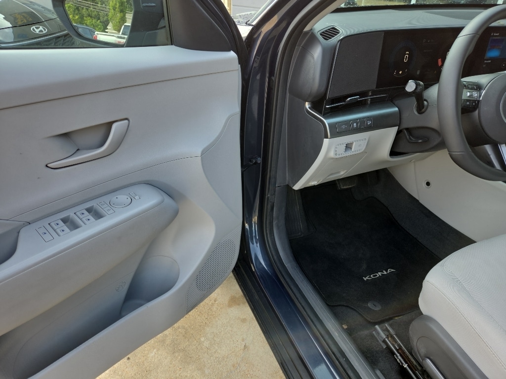 2025 Hyundai Kona SEL - Photo 10