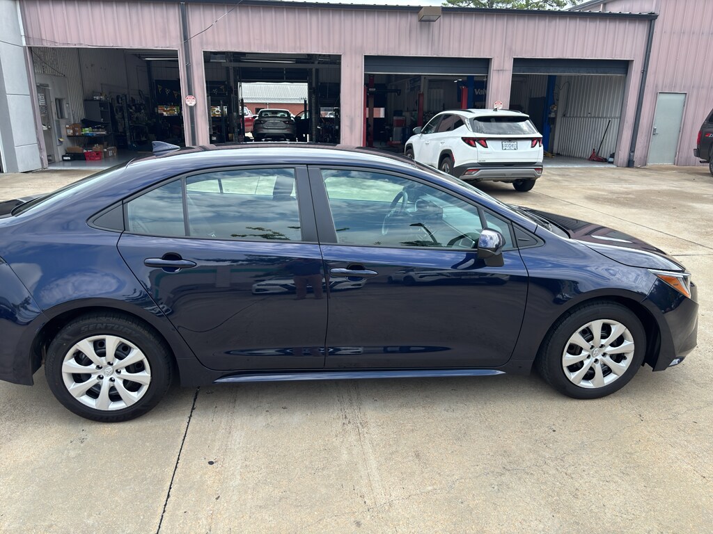 2024 Toyota Corolla LE photo 2