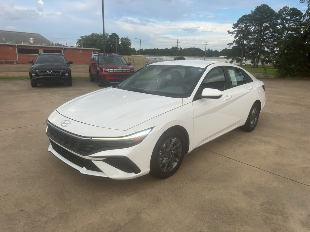 2024 Hyundai Elantra 2.0 SEL IVT's photo