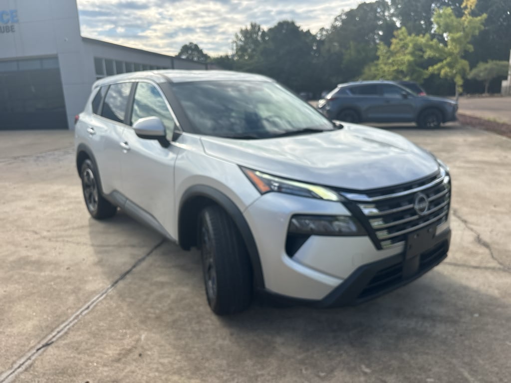 Used 2024 Nissan Rogue SV SUV