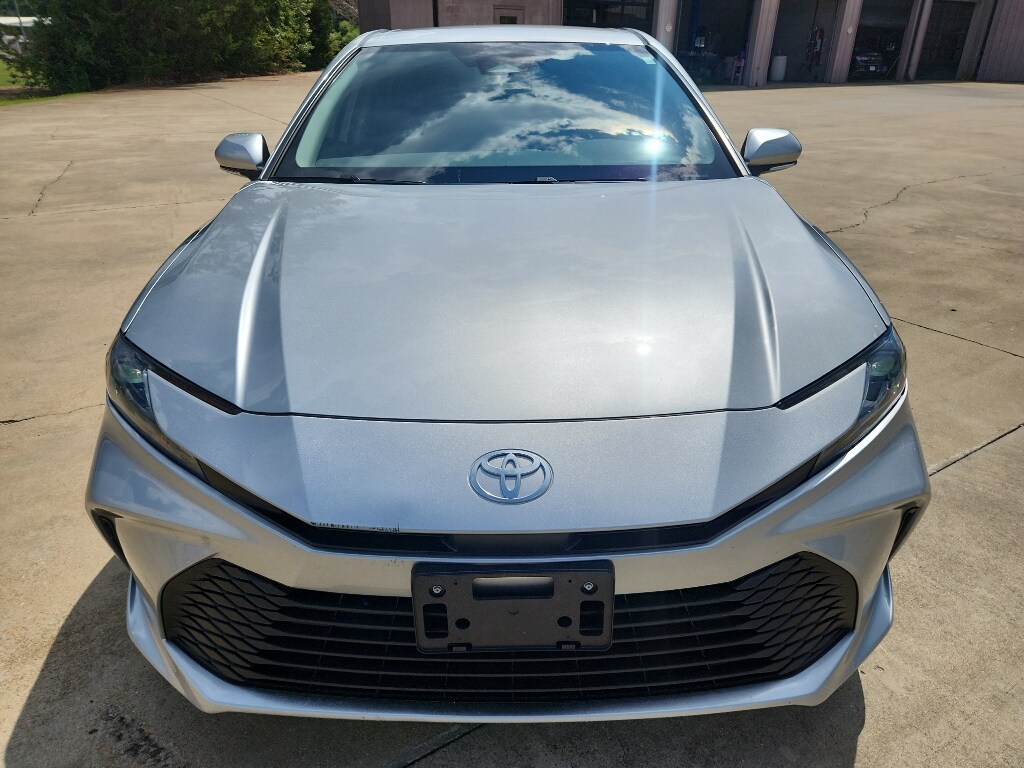 2025 Toyota Camry LE photo 2