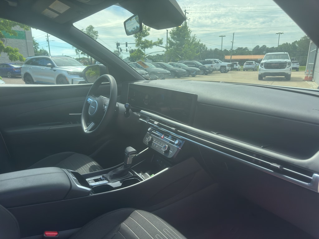 2025 Hyundai Santa Cruz SE - Photo 11