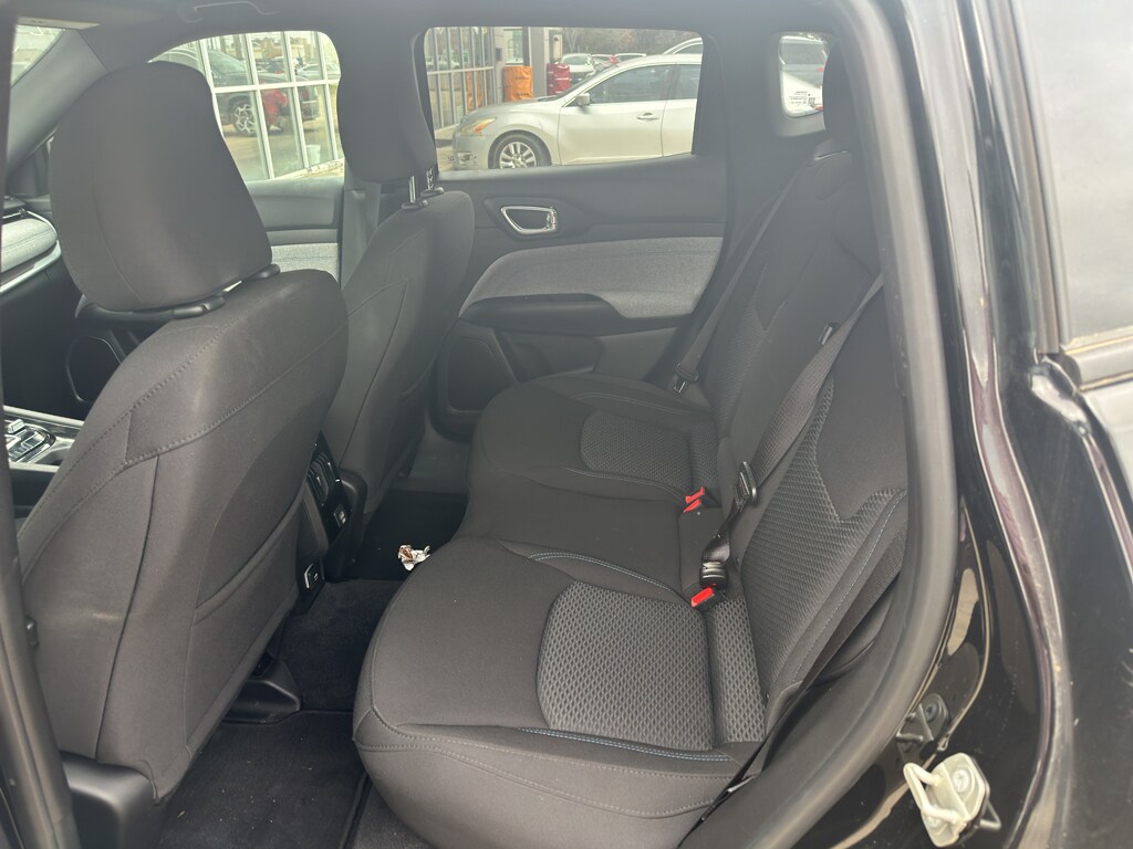 2023 Jeep Compass Sport photo 4