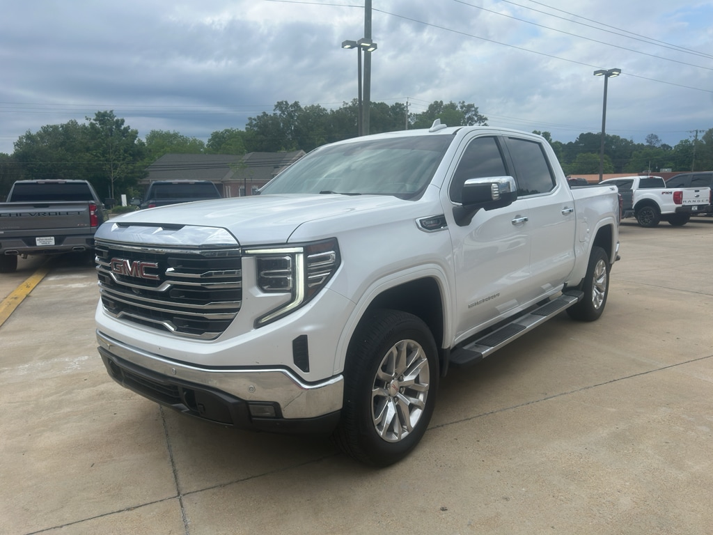 2023 GMC Sierra 4WD Crew Cab Short Box SLT's photo
