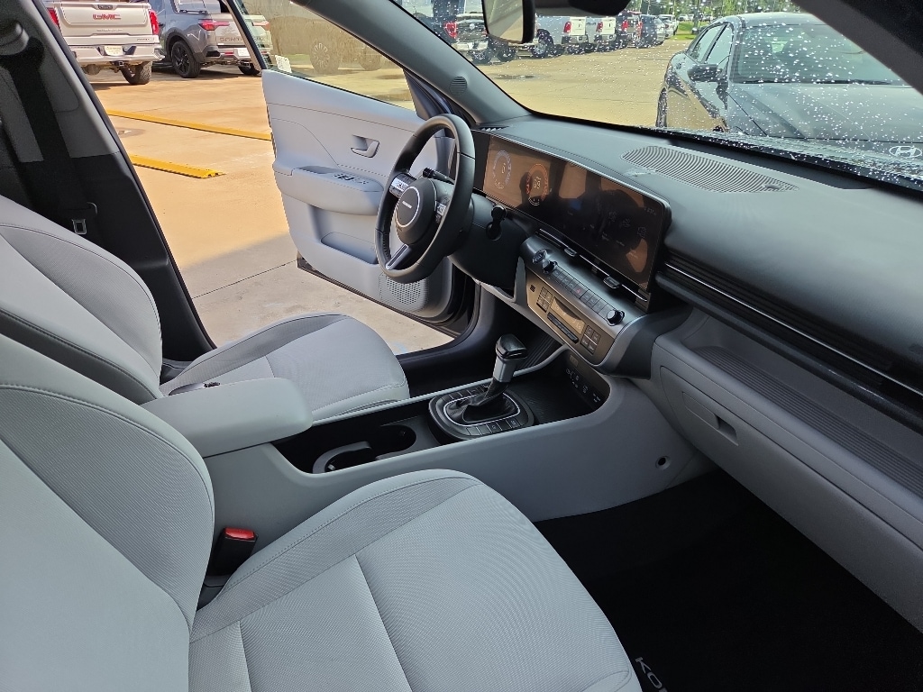2025 Hyundai Kona SEL - Photo 14