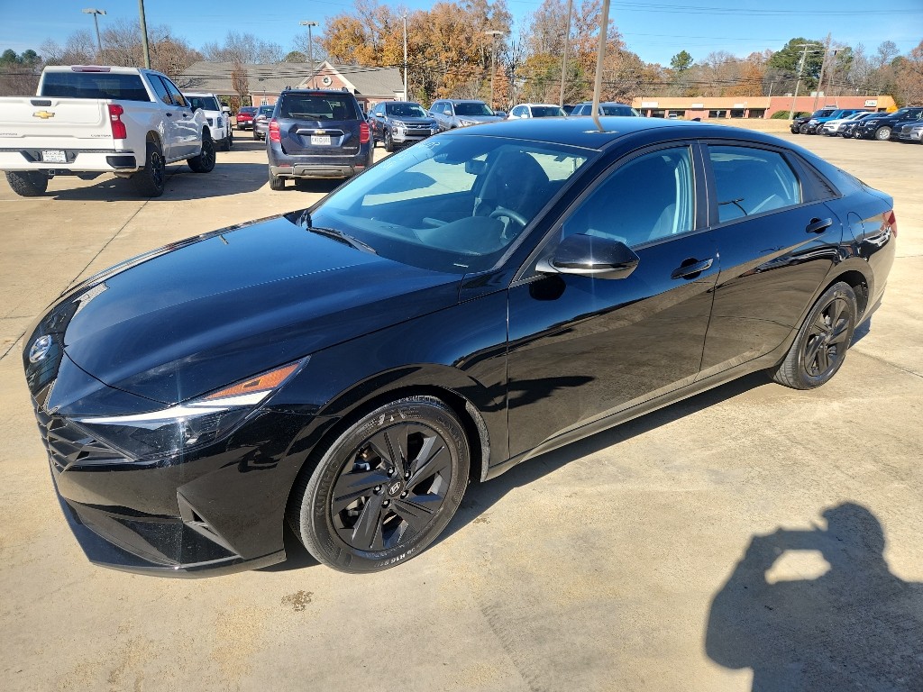 2023 Hyundai Elantra SEL's photo