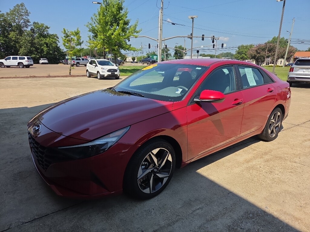 Used 2023 Hyundai Elantra SEL Sedan