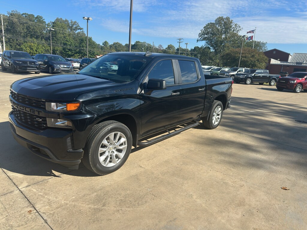 2020 Chevrolet Silverado 1500 Custom photo 2