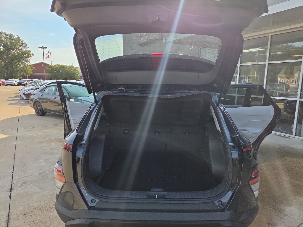 2025 Hyundai Kona SEL - Photo 17