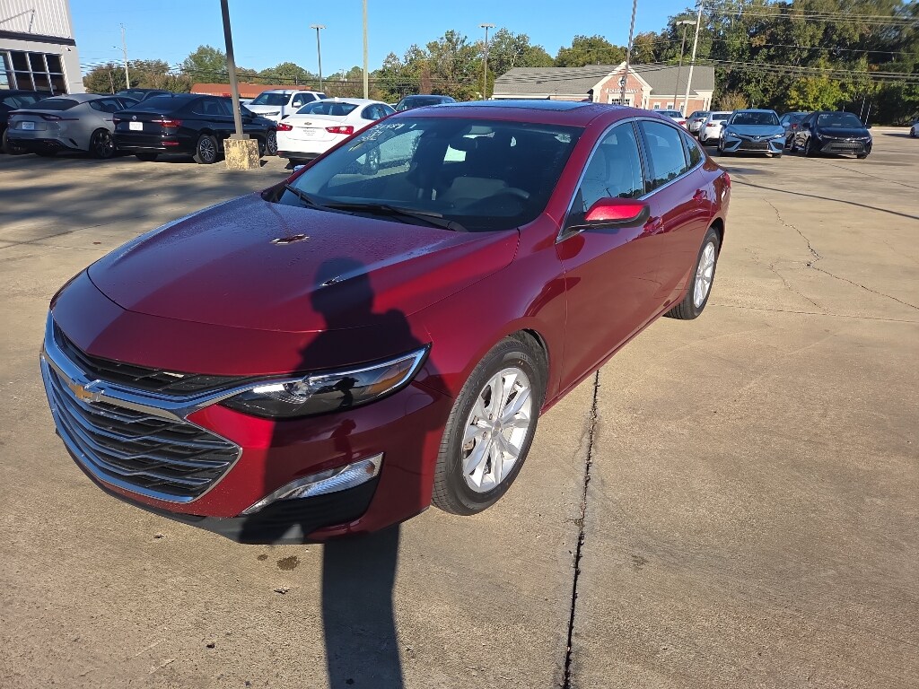 2024 Chevrolet Malibu 1LT photo 2