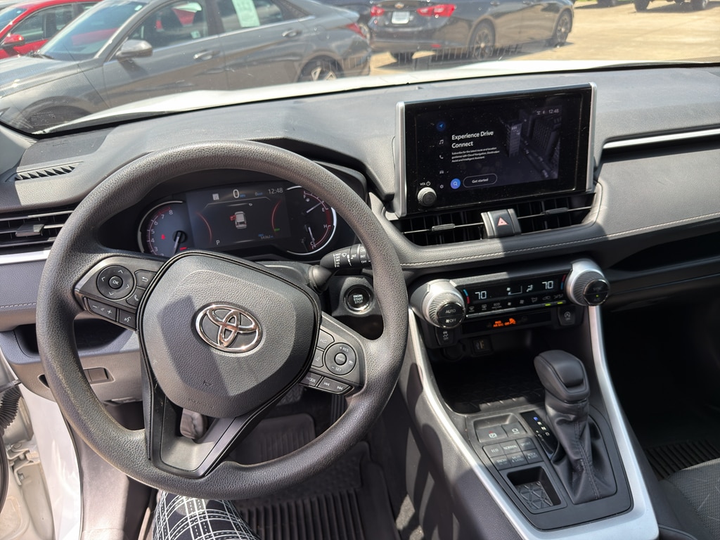 2023 Toyota RAV4 XLE - Photo 11