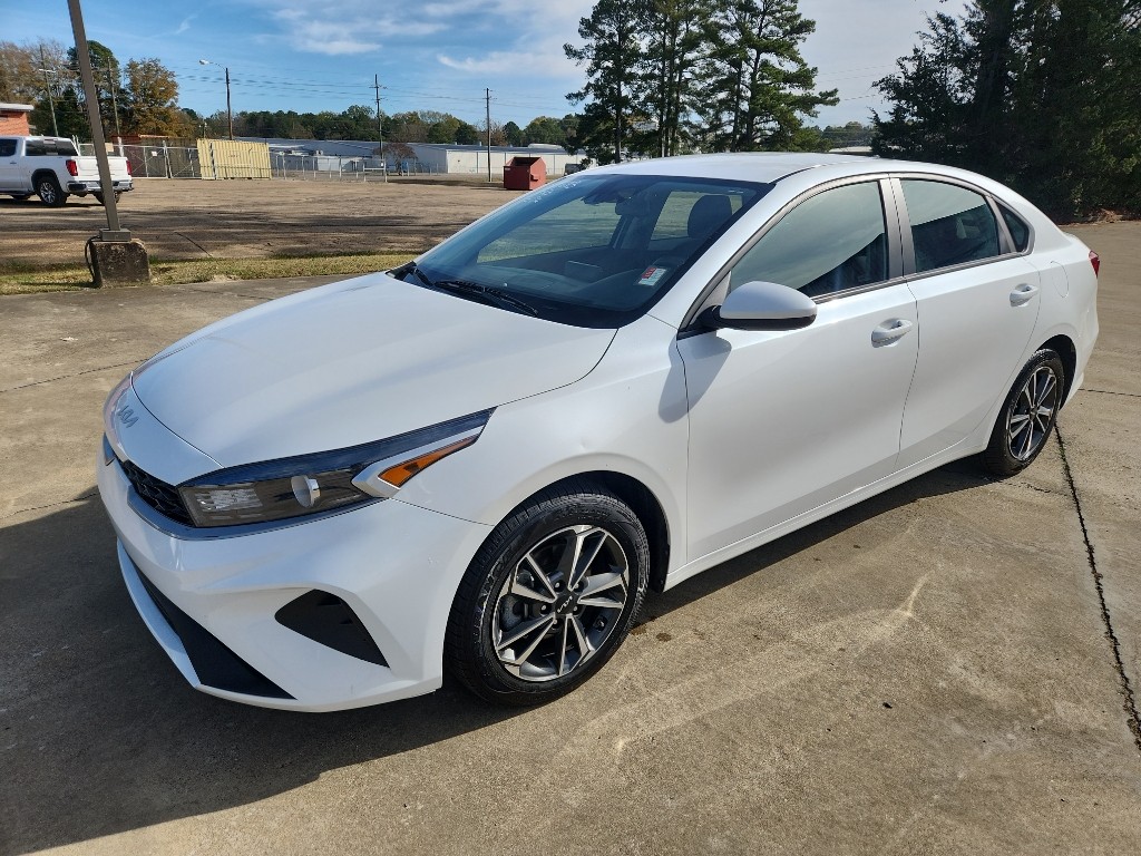 2023 Kia Forte LXS's photo