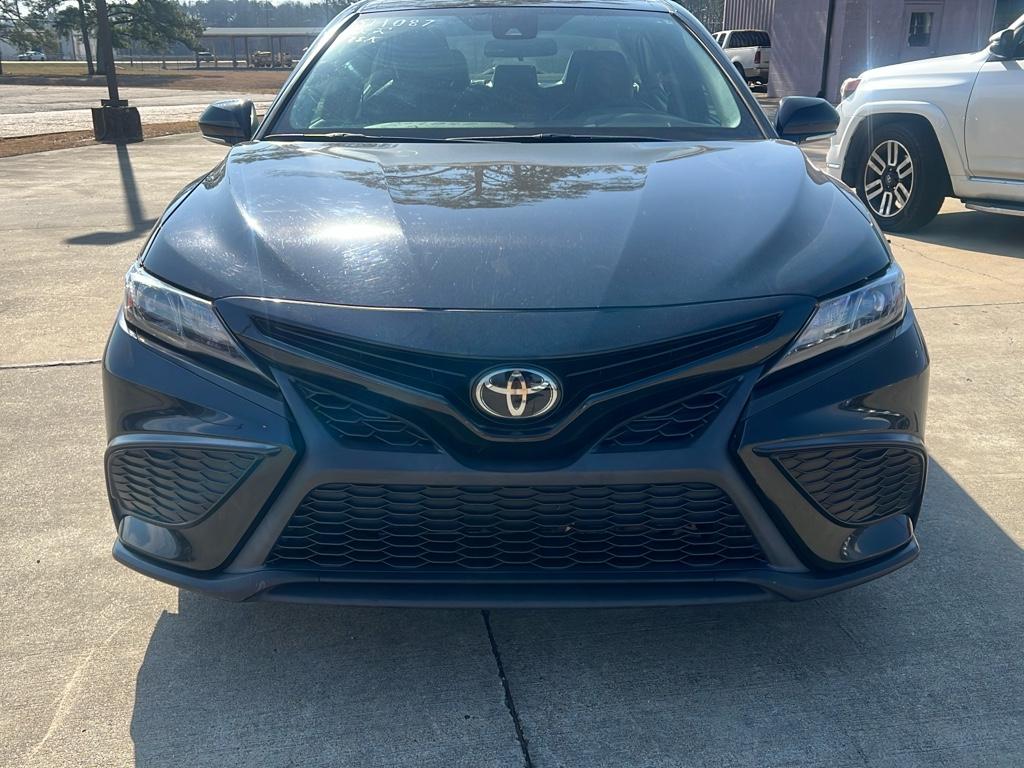 Used 2022 Toyota Camry SE with VIN 4T1G11AK7NU008917 for sale in New Albany, MS