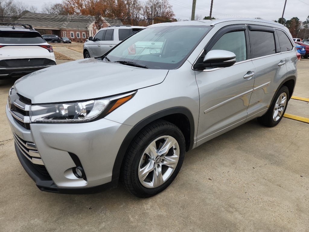 2018 Toyota Highlander Limited's photo