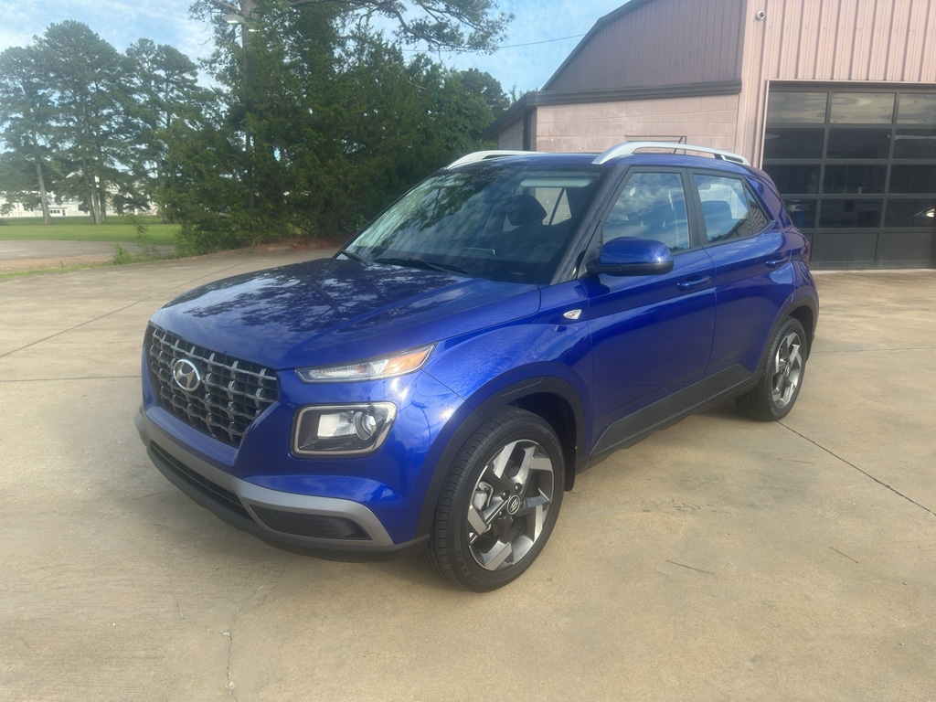 2026 Hyundai Venue SEL w/ 2-Tone Roof IVT's photo