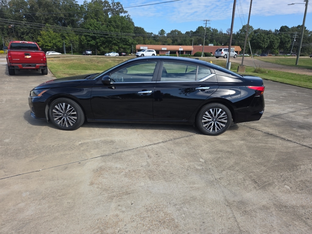 2024 Nissan Altima SV's photo