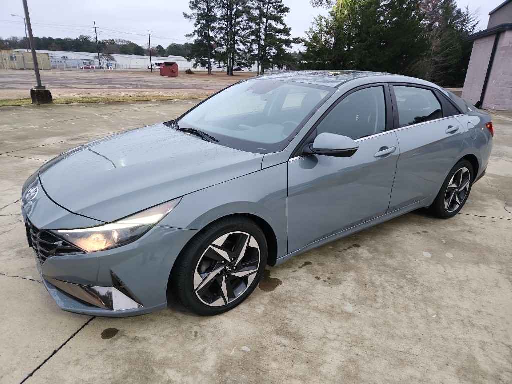 2021 Hyundai Elantra SEL's photo