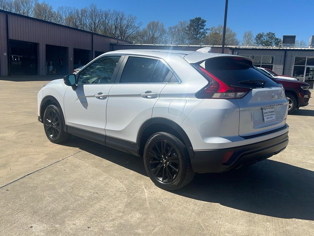 2023 Mitsubishi Eclipse Cross LE photo 3