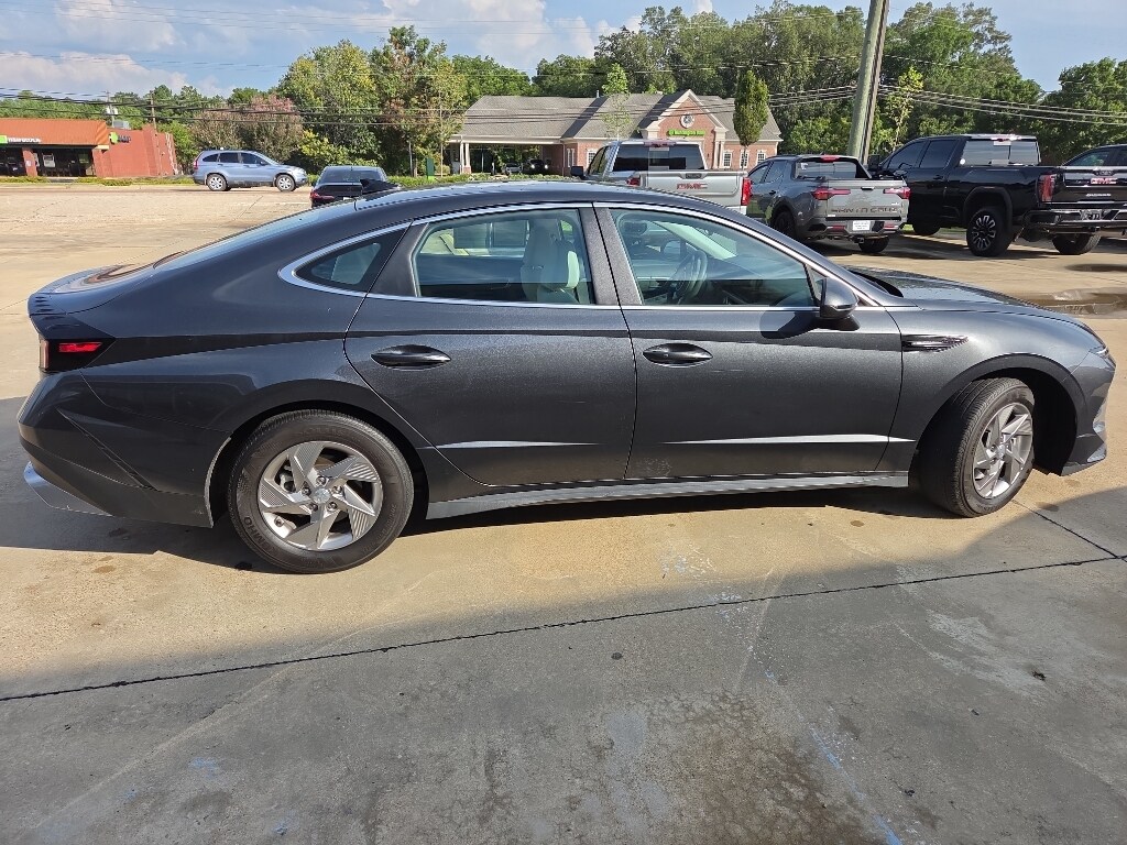 Used 2025 Hyundai Sonata SE Sedan