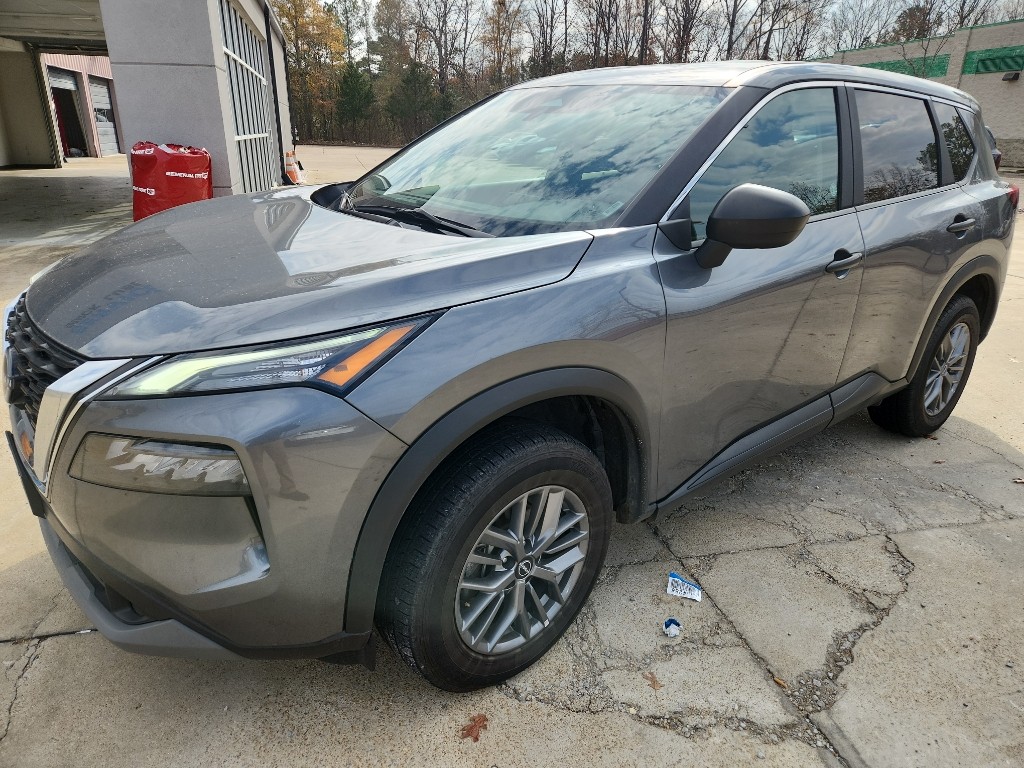 2023 Nissan Rogue S's photo