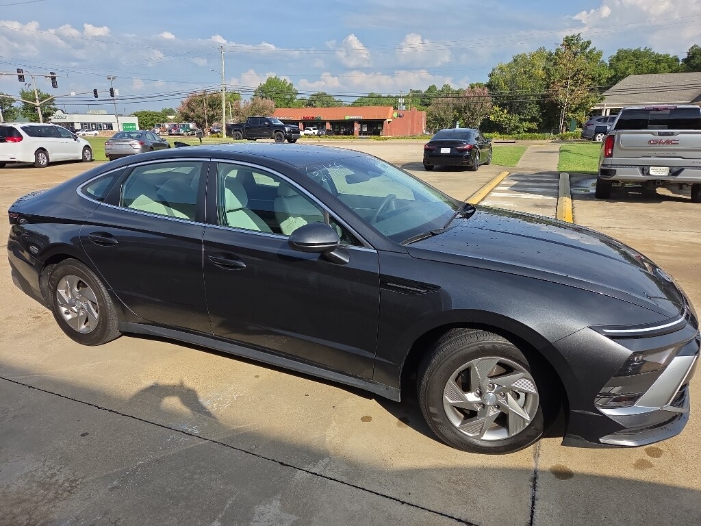 Used 2025 Hyundai Sonata SE Sedan