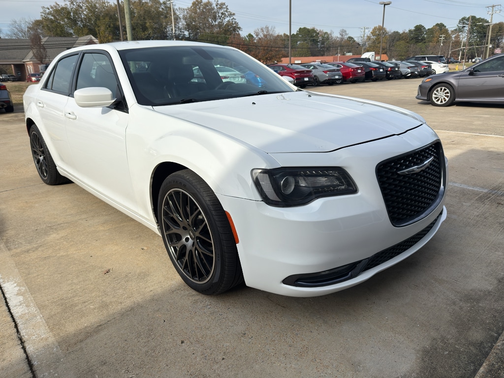 2018 Chrysler 300 S's photo