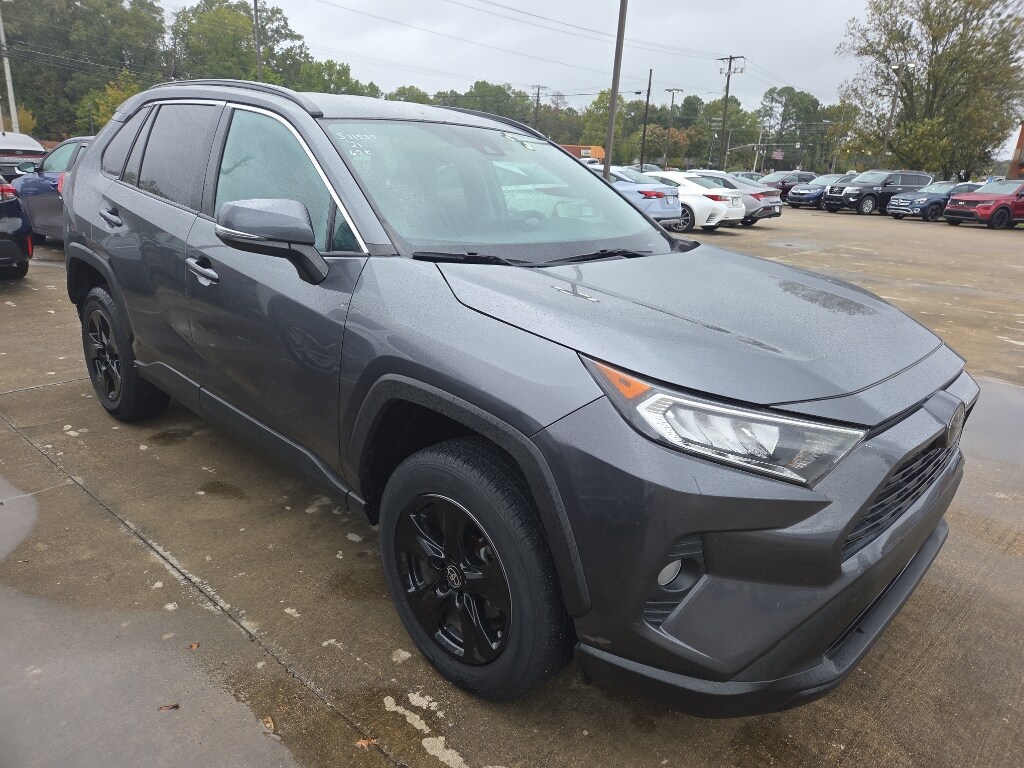 2021 Toyota RAV4 XLE photo 4