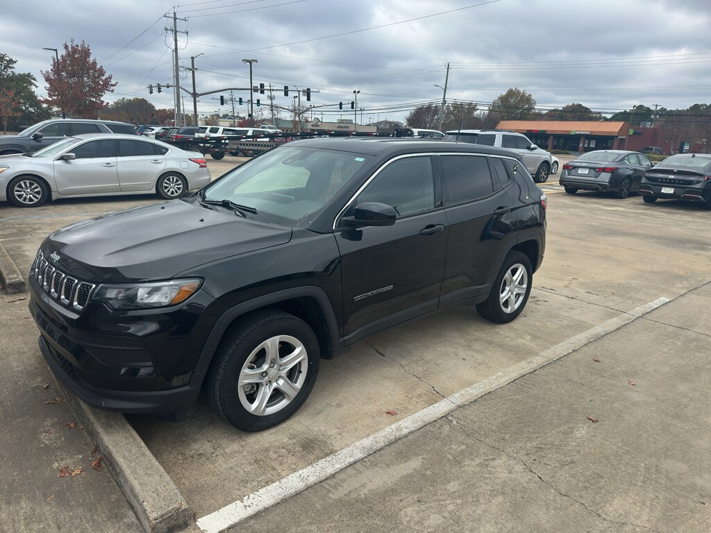 2023 Jeep Compass Sport photo 3