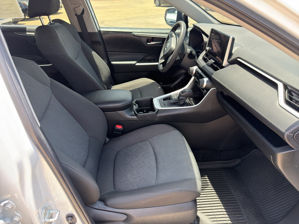 2023 Toyota RAV4 XLE - Photo 12