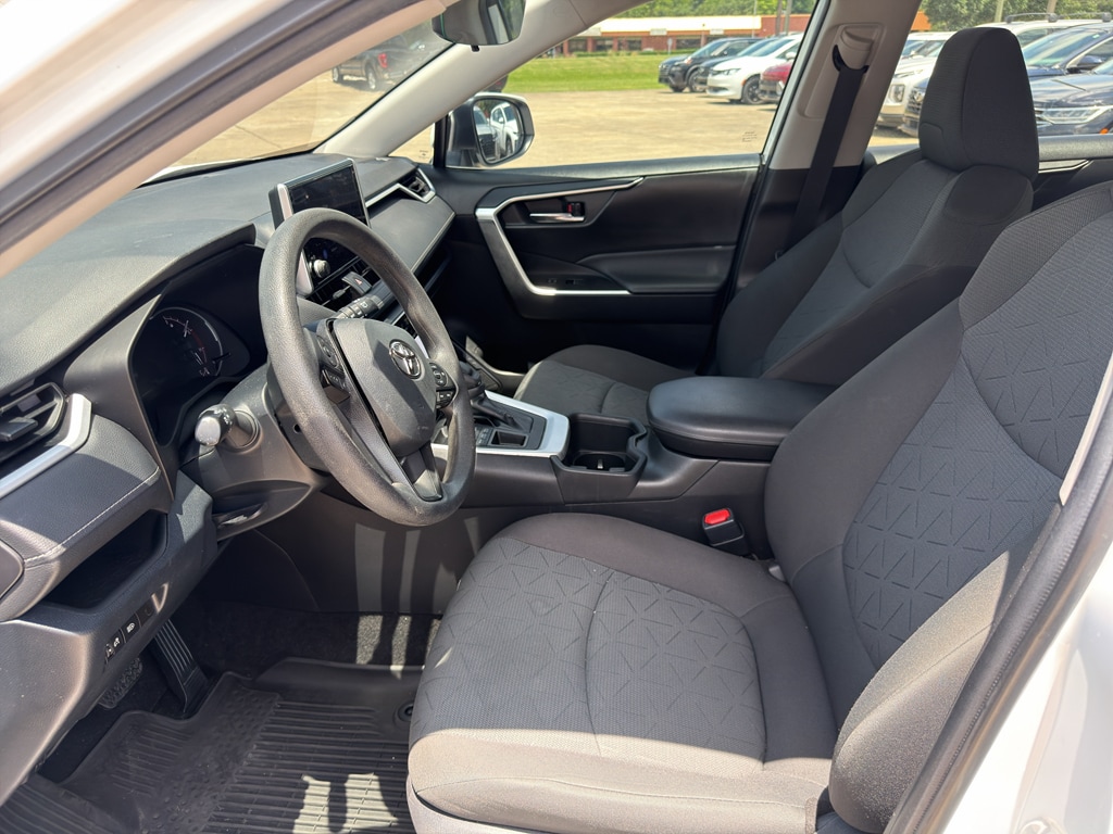 2023 Toyota RAV4 XLE - Photo 10